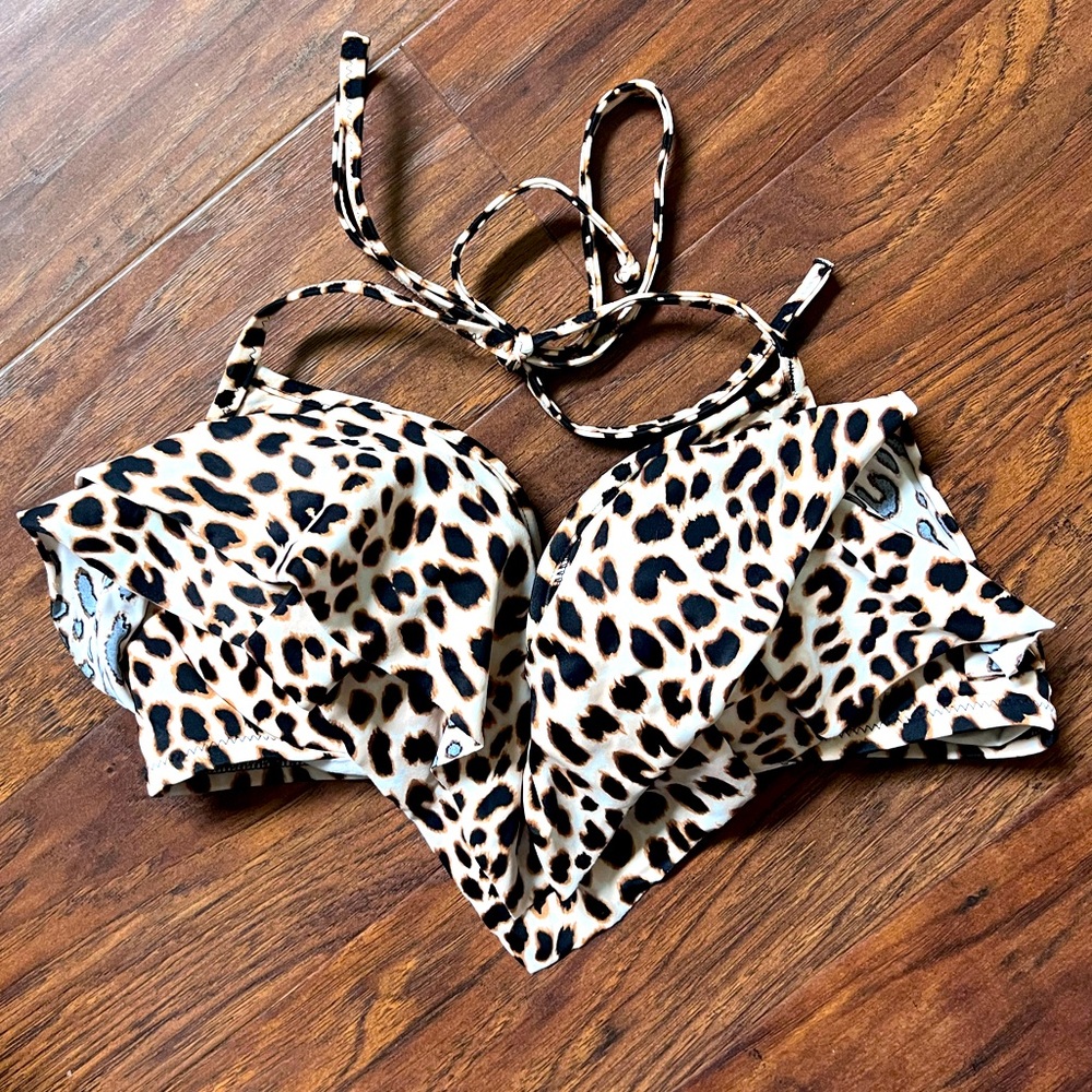 EXCELLENT used condition Victoria’s Secret Push Up Swim top!!!! 🐆 size 34C!